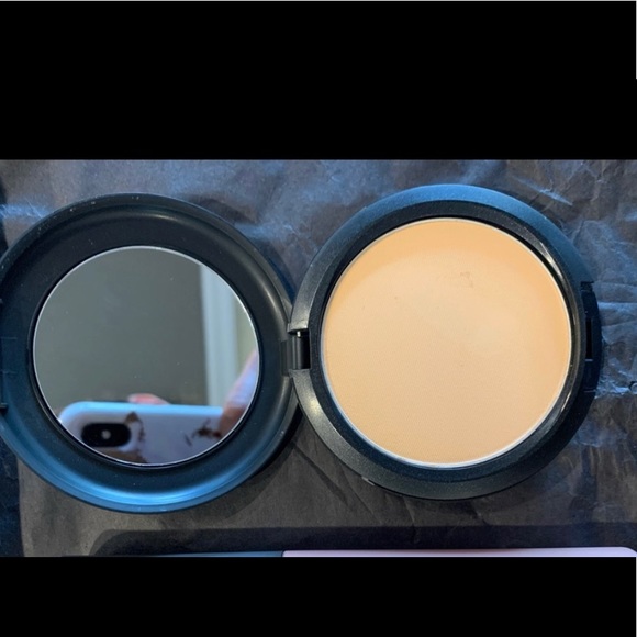 Mac Studio Fix C5 Foundation - Picture 3 of 5